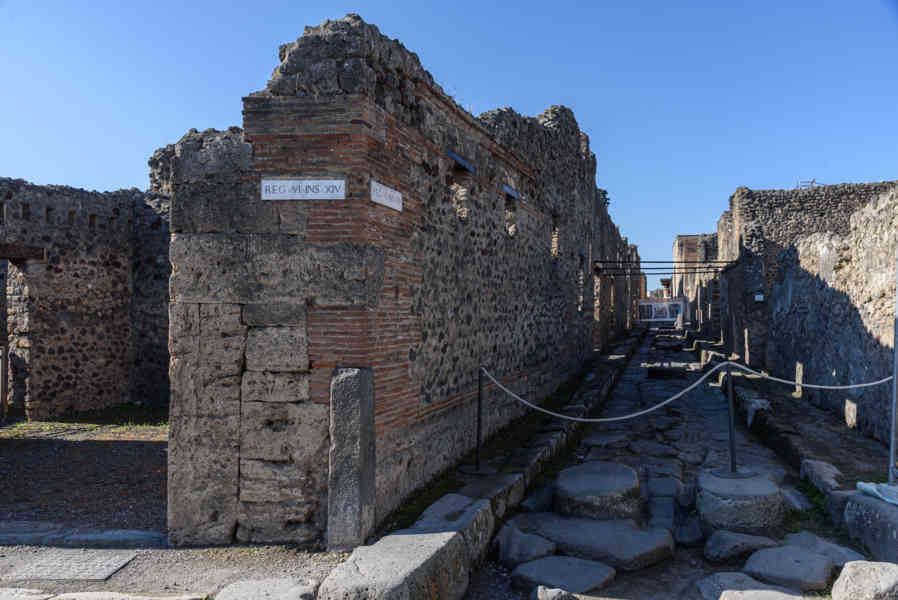 129 - Italia - Pompeya - parque arqueológico de Pompeya - calle.jpg